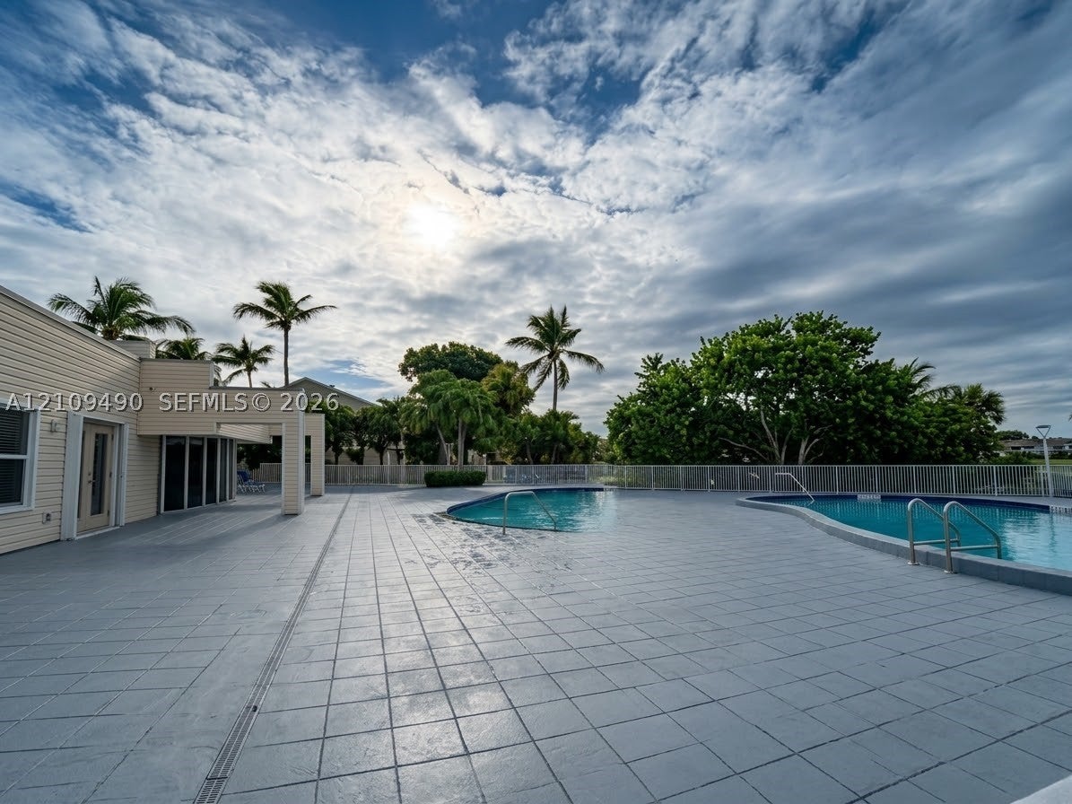 3433 NW 44th St