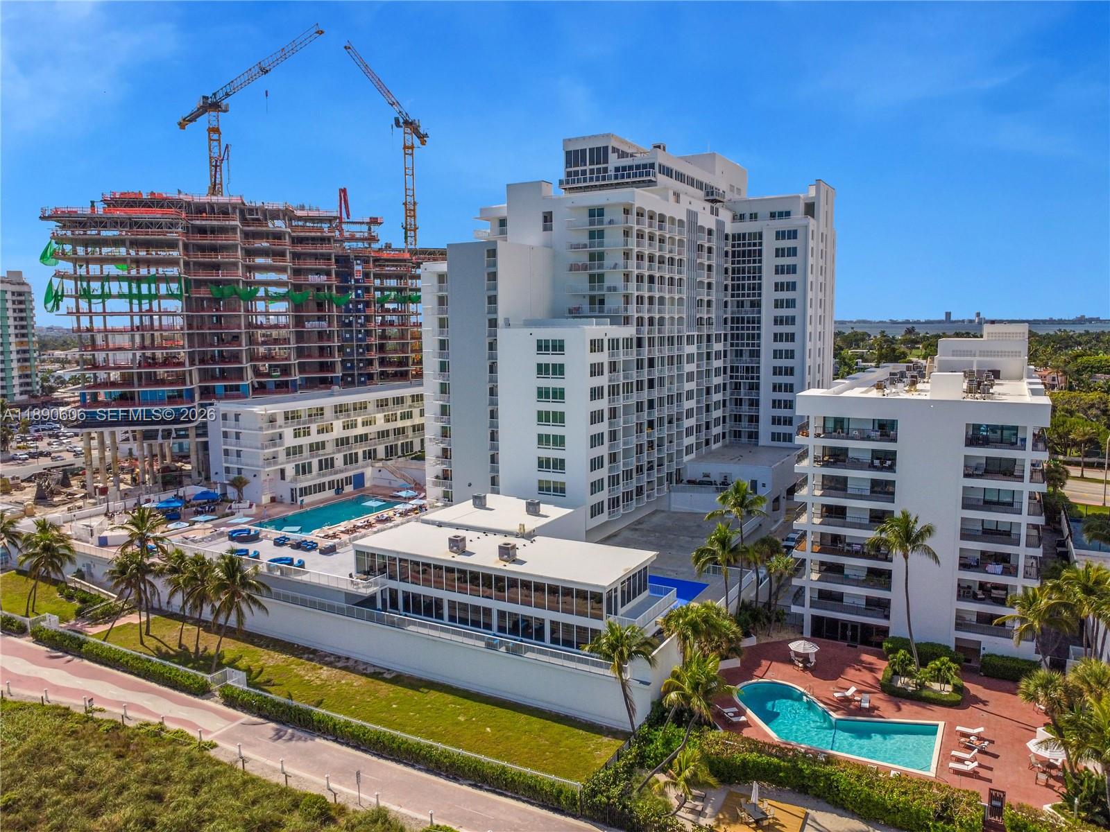 THE CARRIAGE HOUSE CONDO - Residential