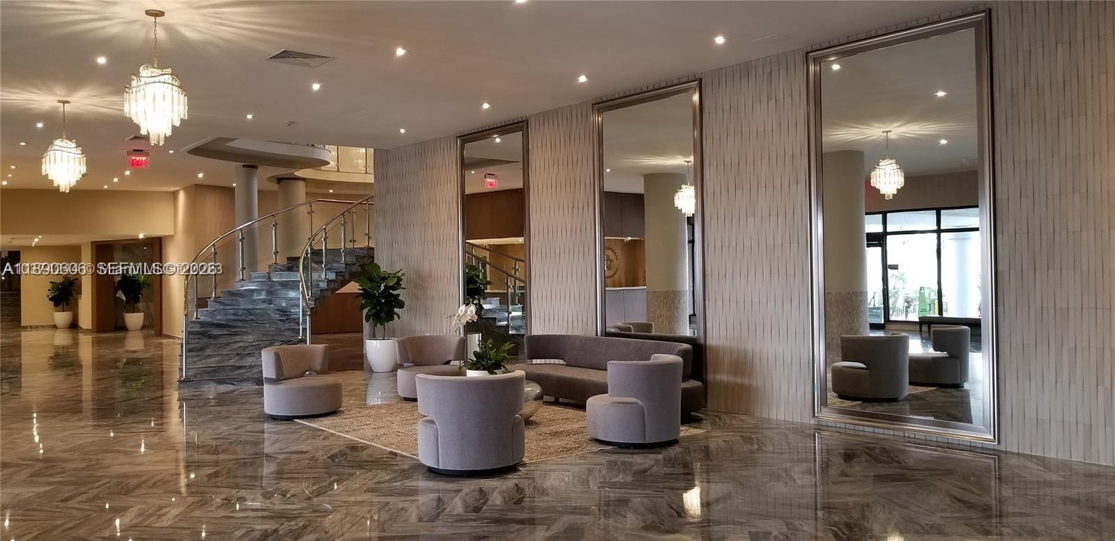 THE CARRIAGE HOUSE CONDO - Residential