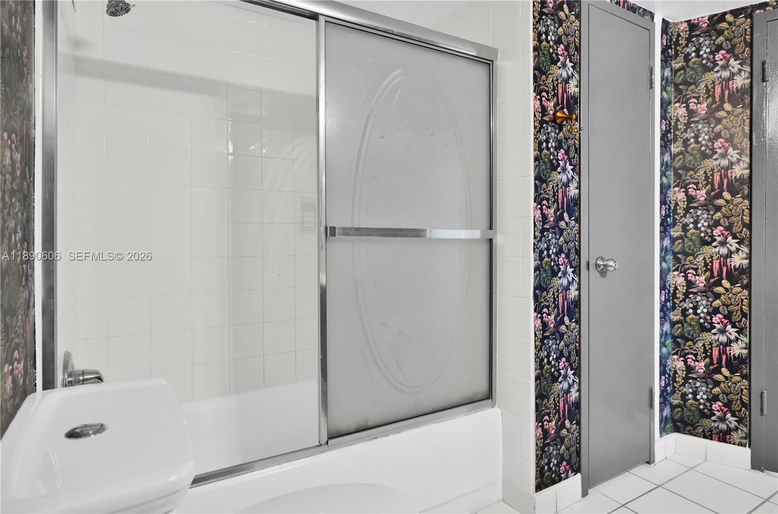 THE CARRIAGE HOUSE CONDO - Residential