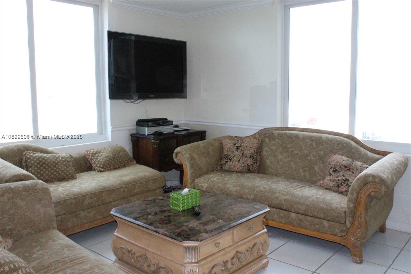 THE CARRIAGE HOUSE CONDO - Residential