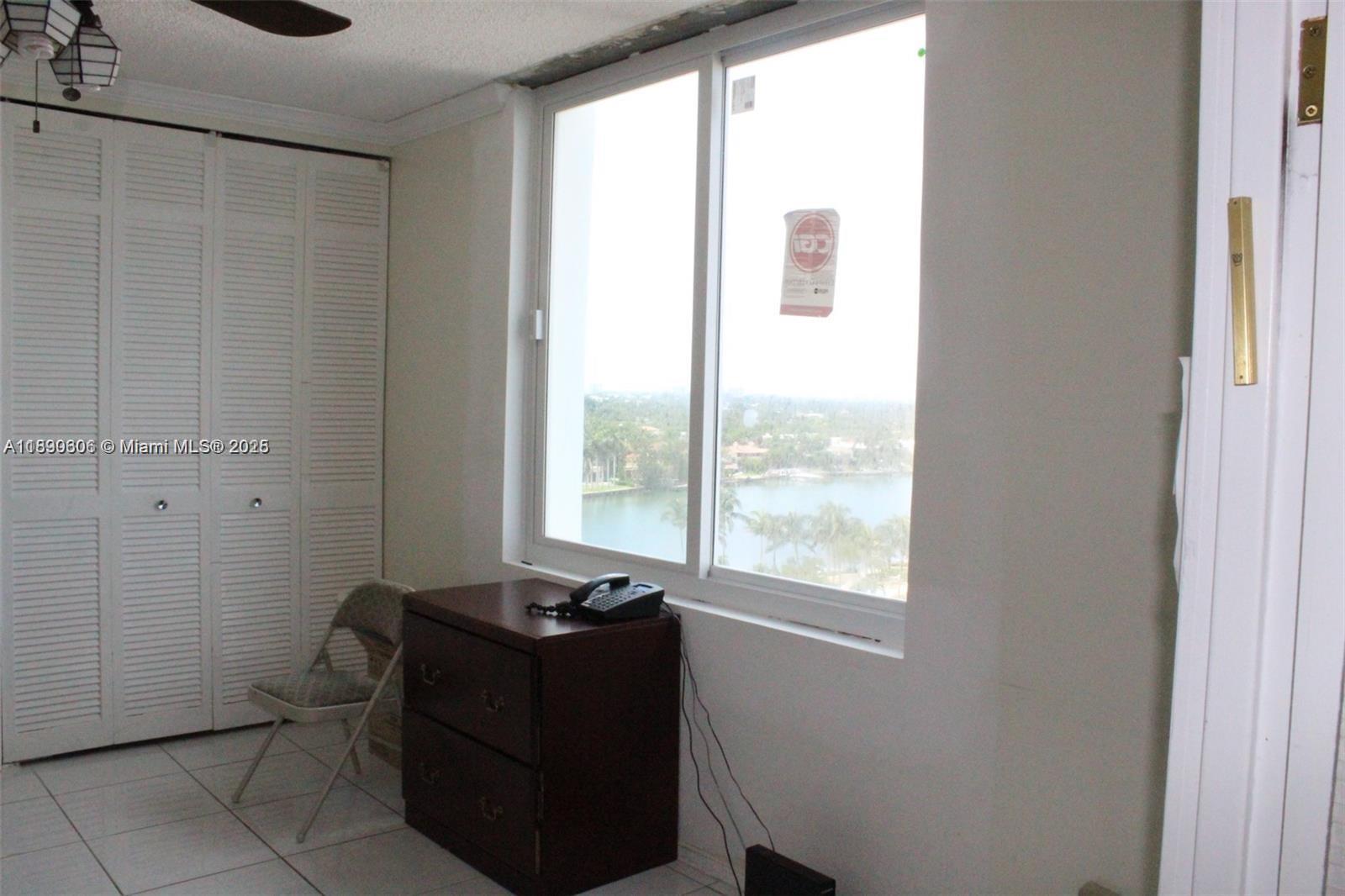 THE CARRIAGE HOUSE CONDO - Residential