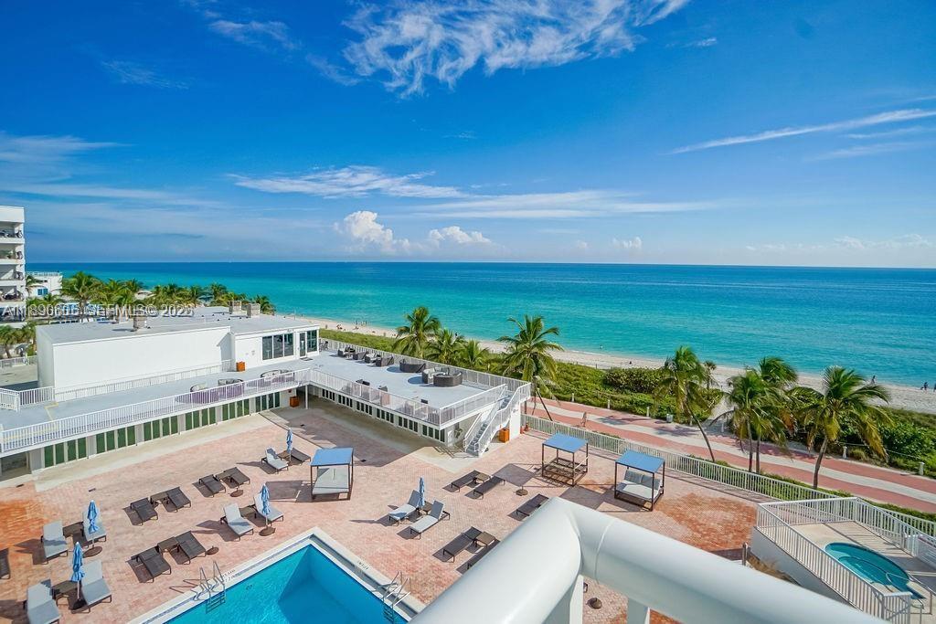 THE CARRIAGE HOUSE CONDO - Residential