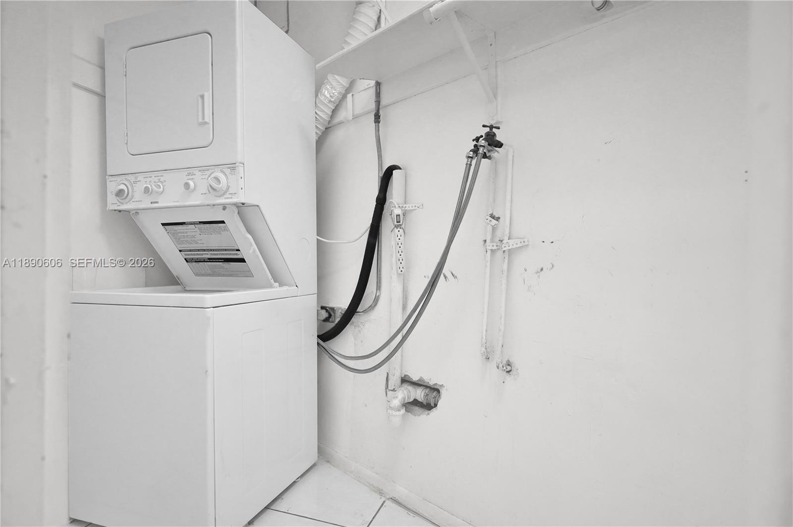 THE CARRIAGE HOUSE CONDO - Residential