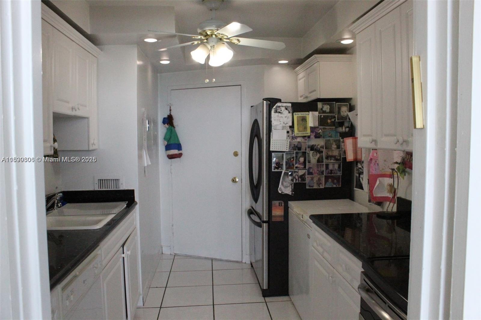THE CARRIAGE HOUSE CONDO - Residential