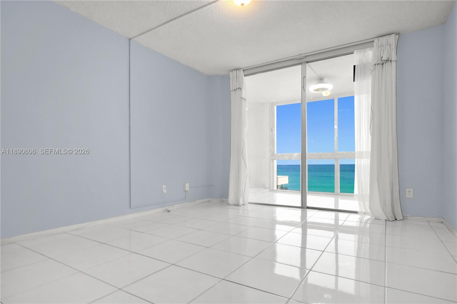 THE CARRIAGE HOUSE CONDO - Residential