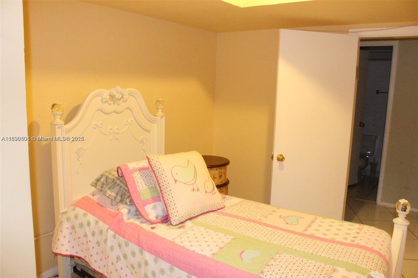 THE CARRIAGE HOUSE CONDO - Residential