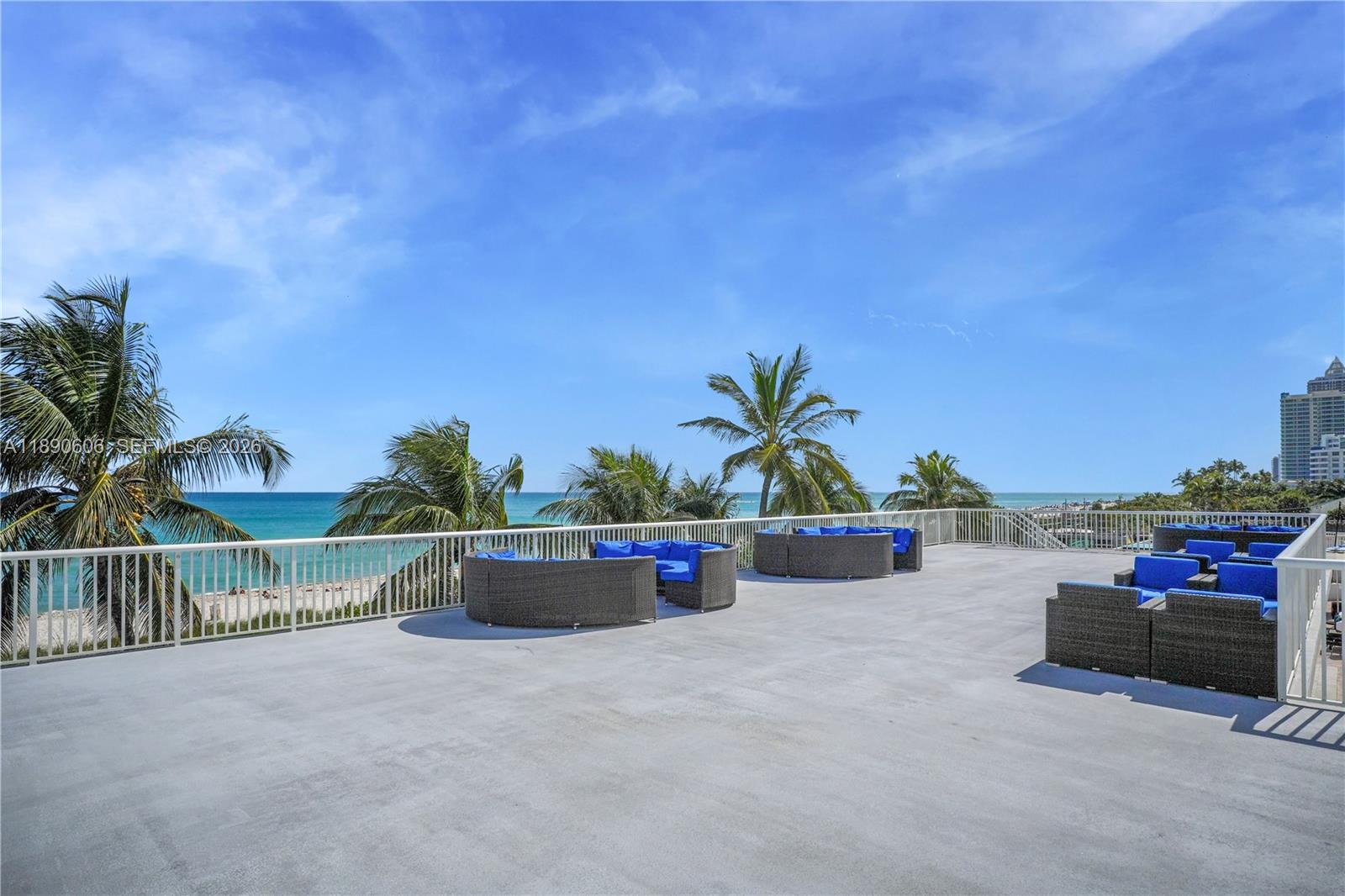 THE CARRIAGE HOUSE CONDO - Residential