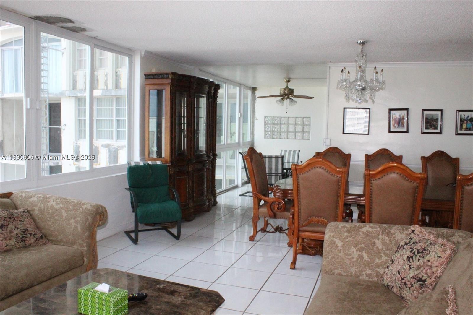 THE CARRIAGE HOUSE CONDO - Residential