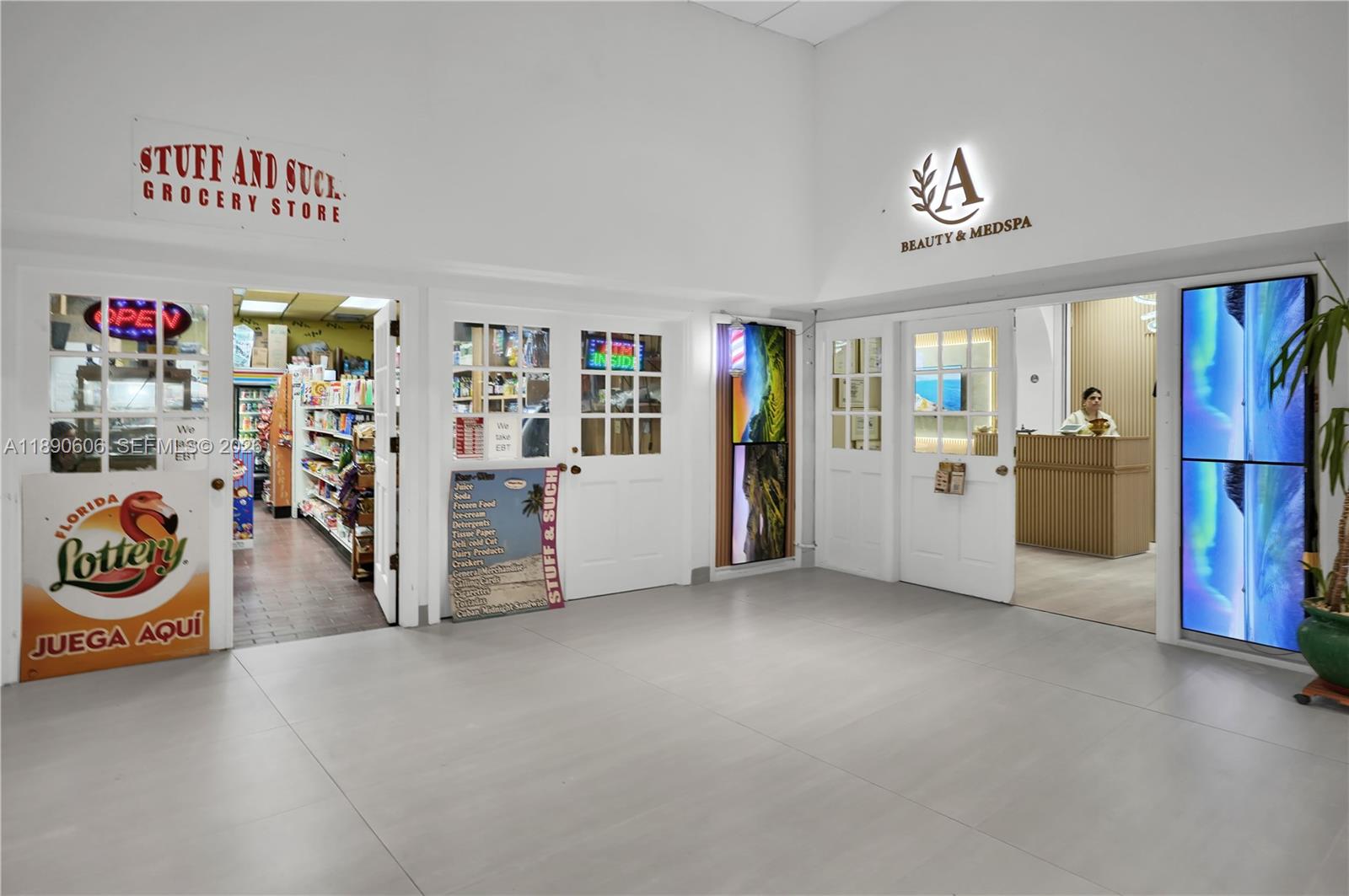 THE CARRIAGE HOUSE CONDO - Residential