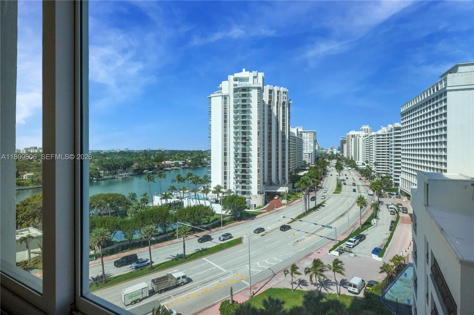 THE CARRIAGE HOUSE CONDO - Residential