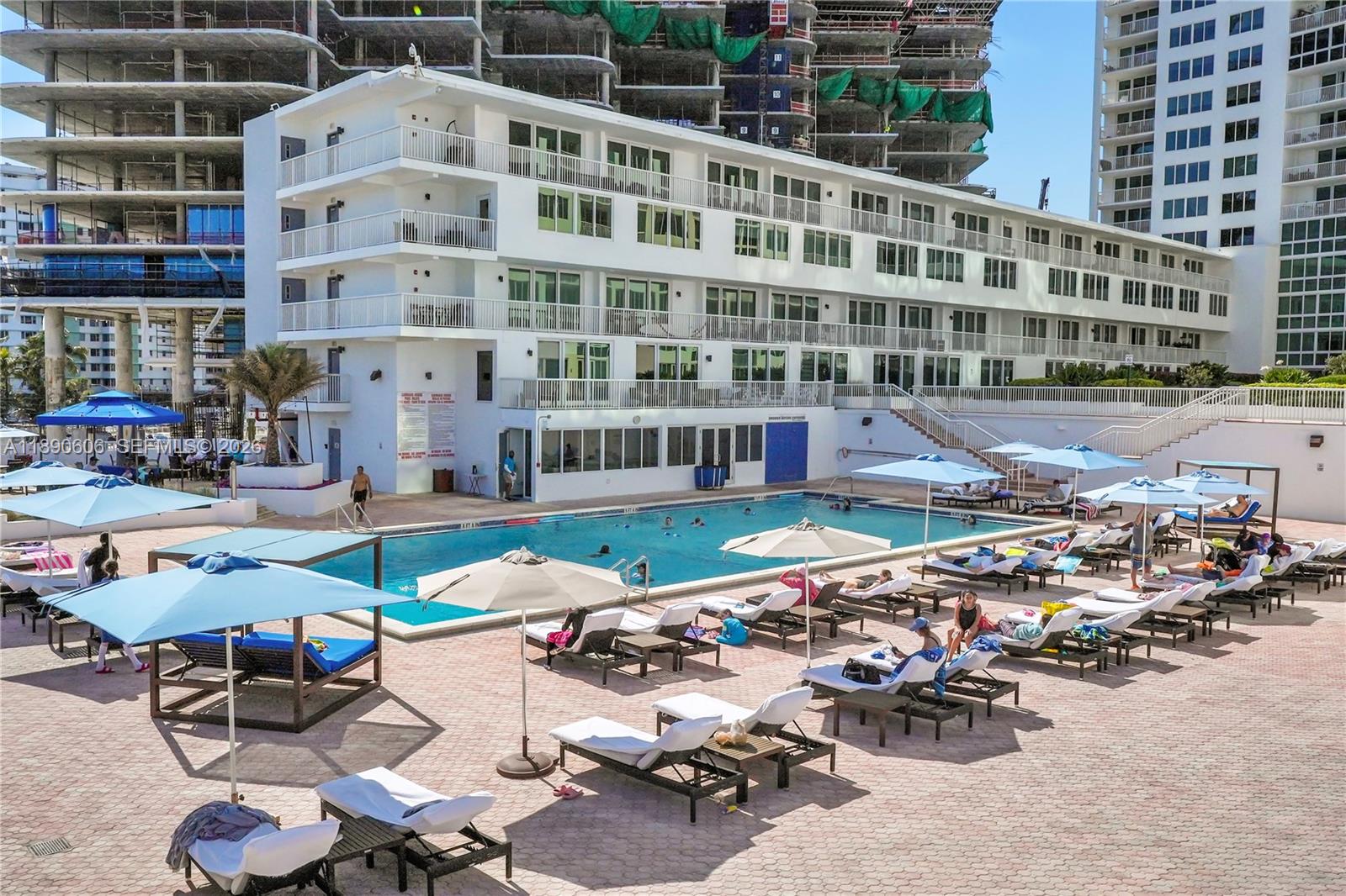 THE CARRIAGE HOUSE CONDO - Residential