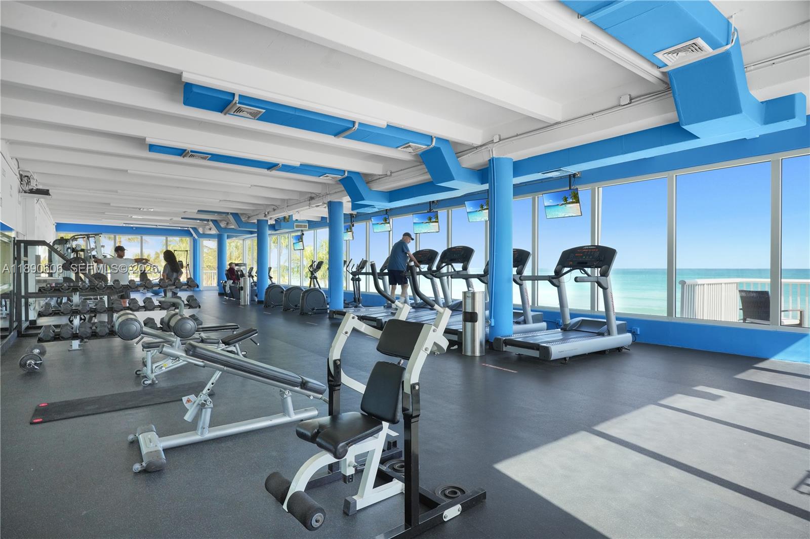 THE CARRIAGE HOUSE CONDO - Residential