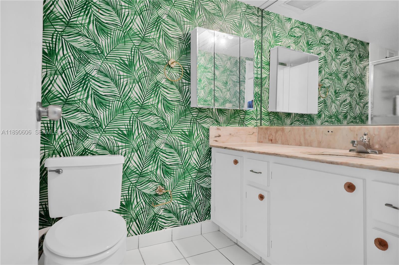 THE CARRIAGE HOUSE CONDO - Residential