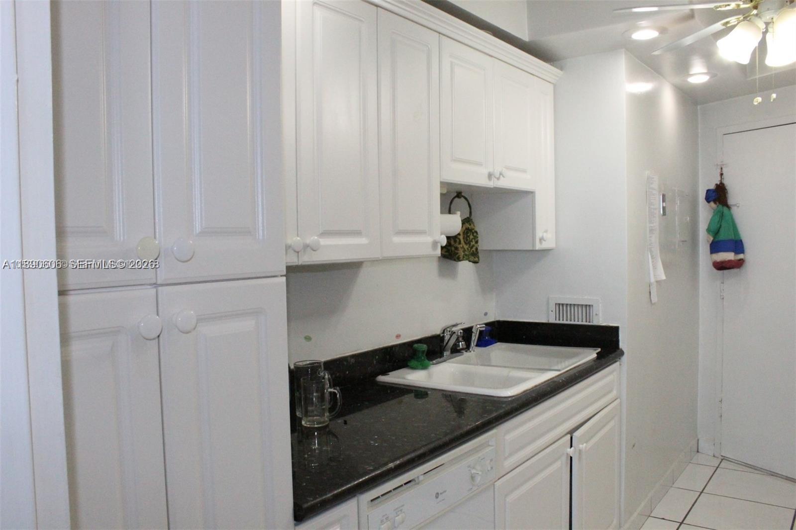 THE CARRIAGE HOUSE CONDO - Residential