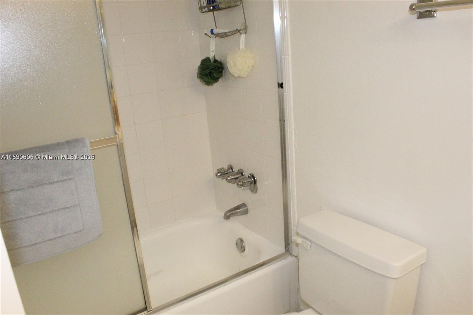 THE CARRIAGE HOUSE CONDO - Residential