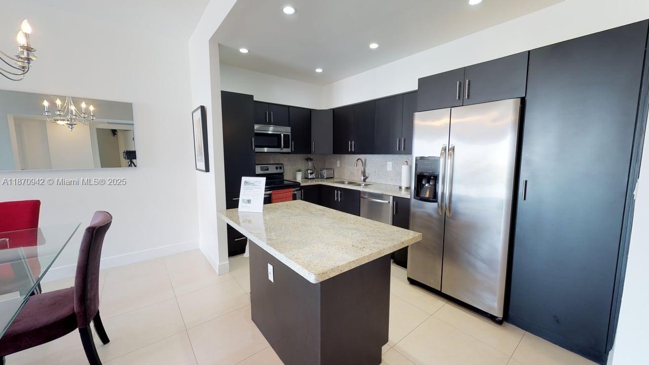 19370 Collins Ave PH-11