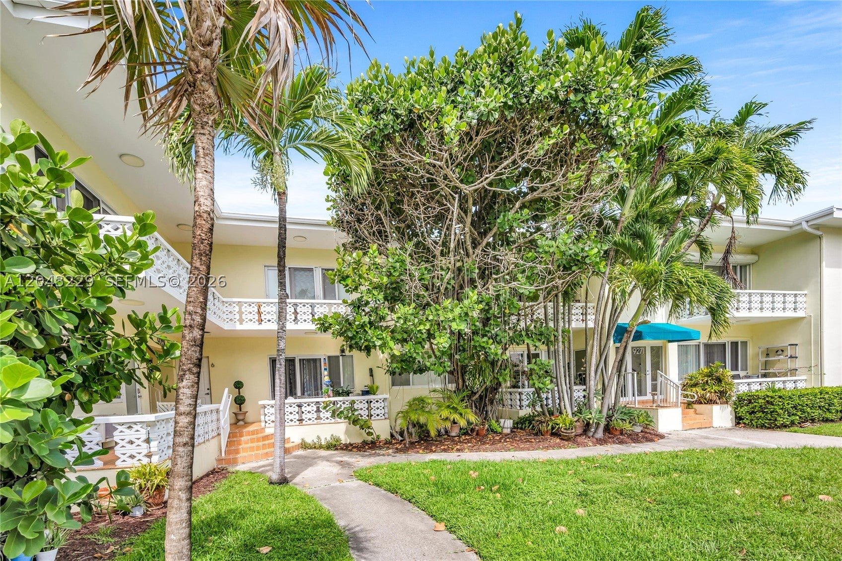 9281 W Bay Harbor Dr 15