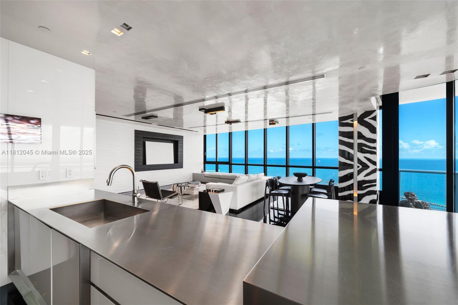 CONTINUUM ON SOUTH BEACH - Residential