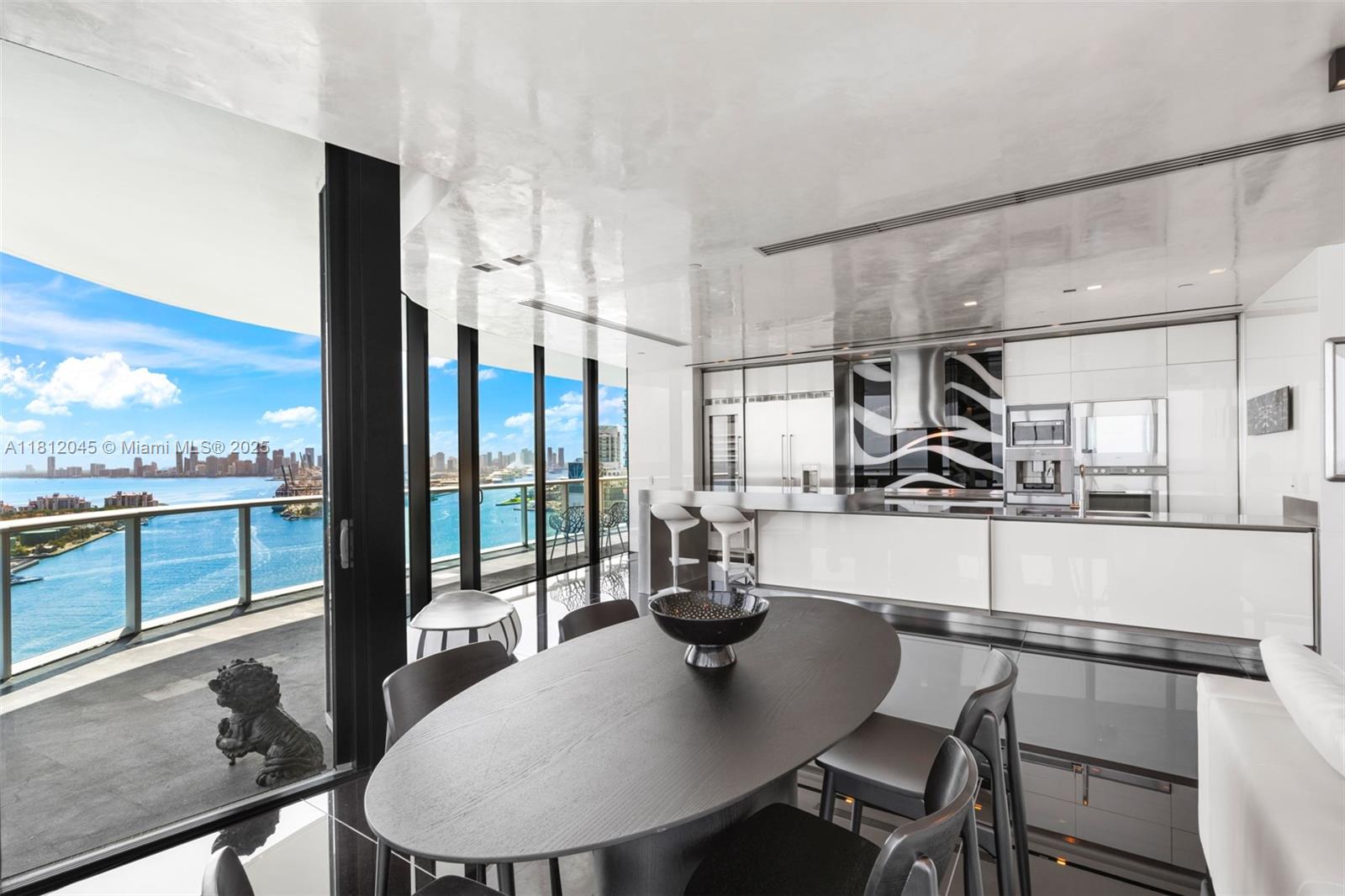 CONTINUUM ON SOUTH BEACH - Residential