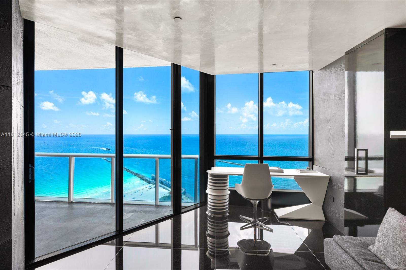 CONTINUUM ON SOUTH BEACH - Residential