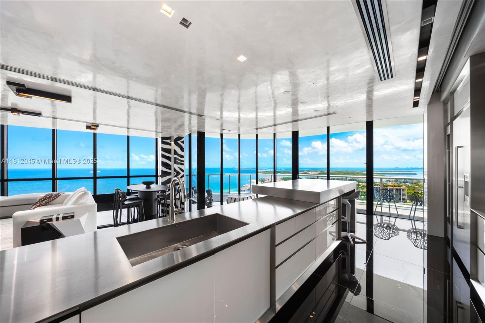 100 S Pointe Dr 3003