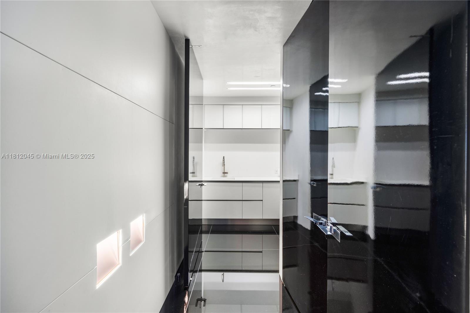 CONTINUUM ON SOUTH BEACH - Residential