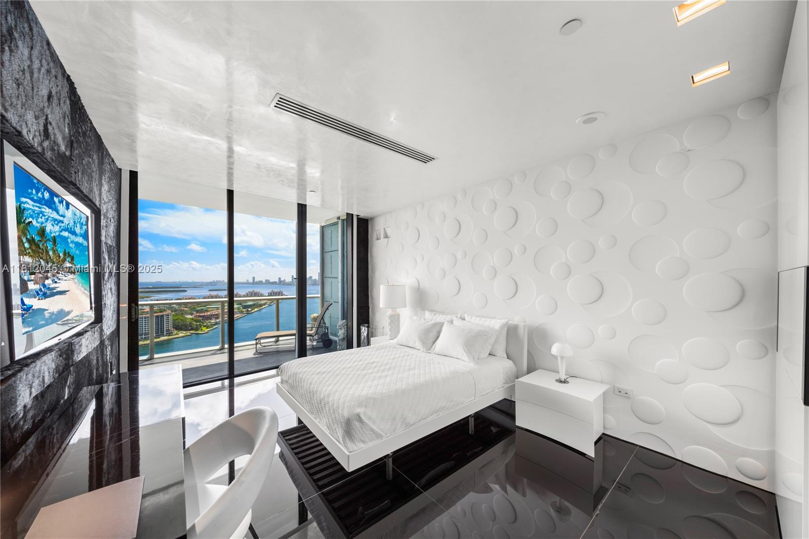 CONTINUUM ON SOUTH BEACH - Residential