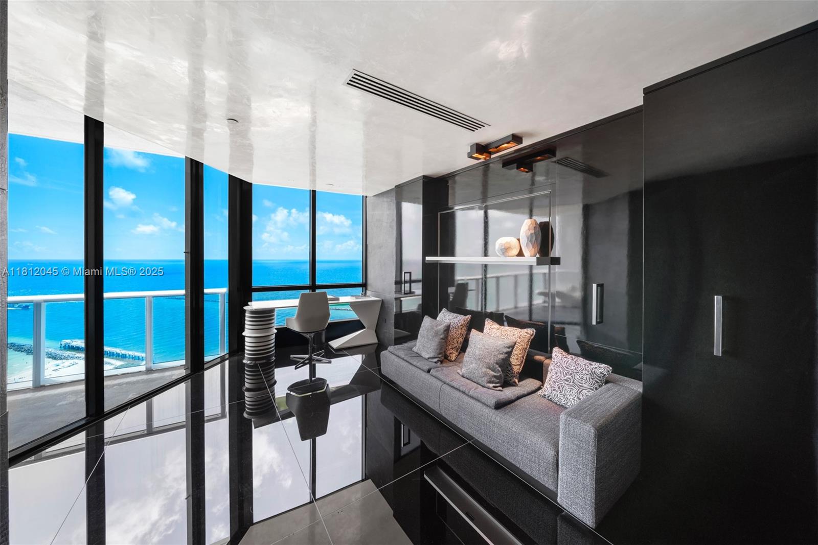 CONTINUUM ON SOUTH BEACH - Residential