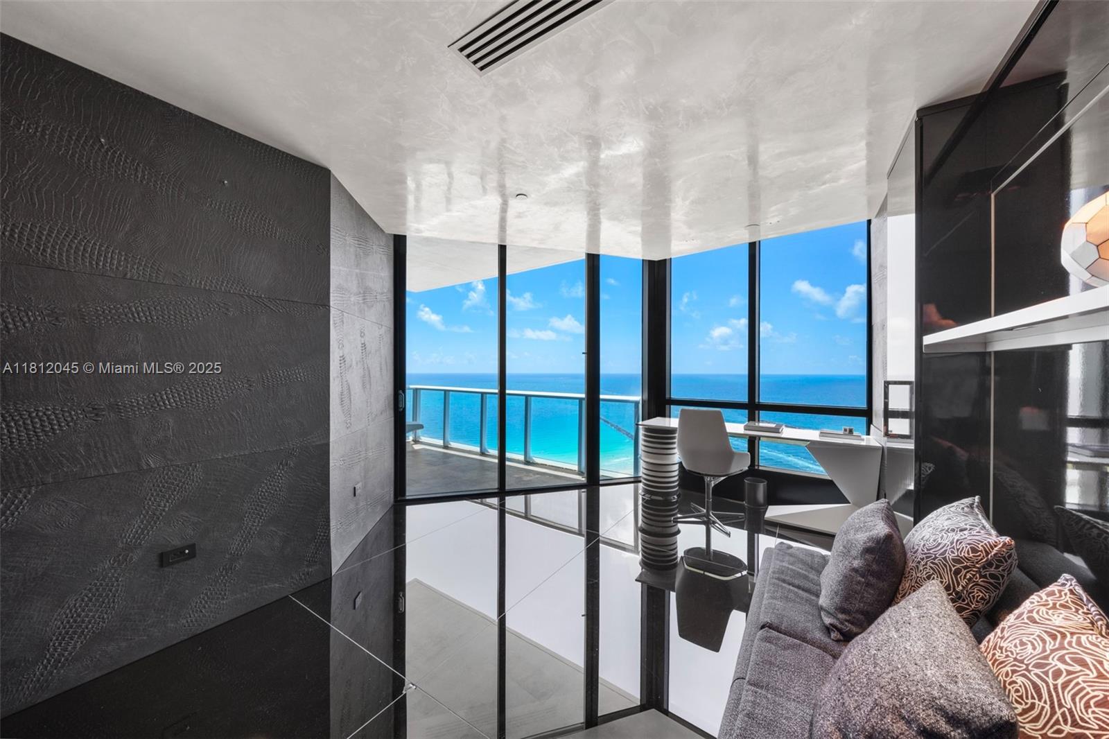 CONTINUUM ON SOUTH BEACH - Residential