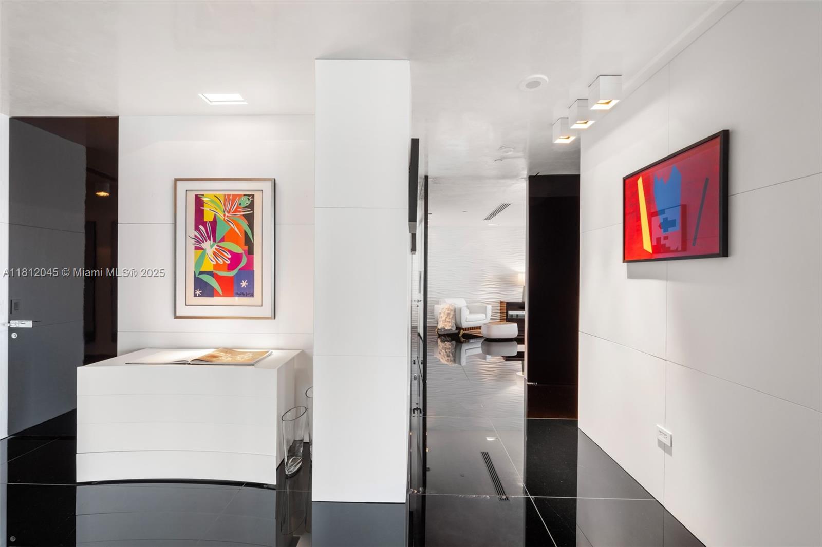 CONTINUUM ON SOUTH BEACH - Residential