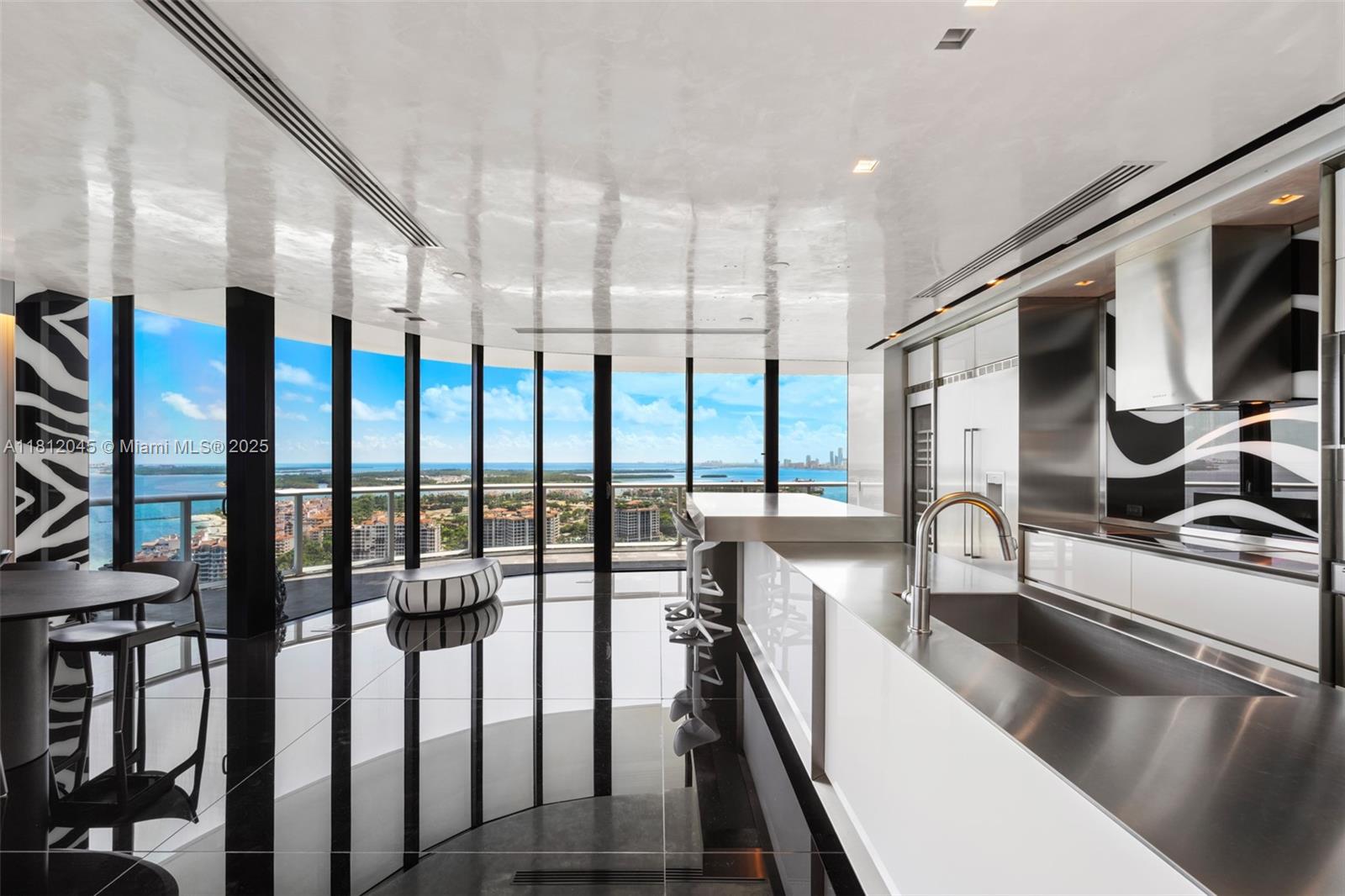 CONTINUUM ON SOUTH BEACH - Residential