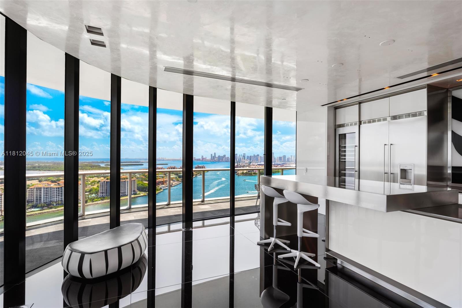 CONTINUUM ON SOUTH BEACH - Residential