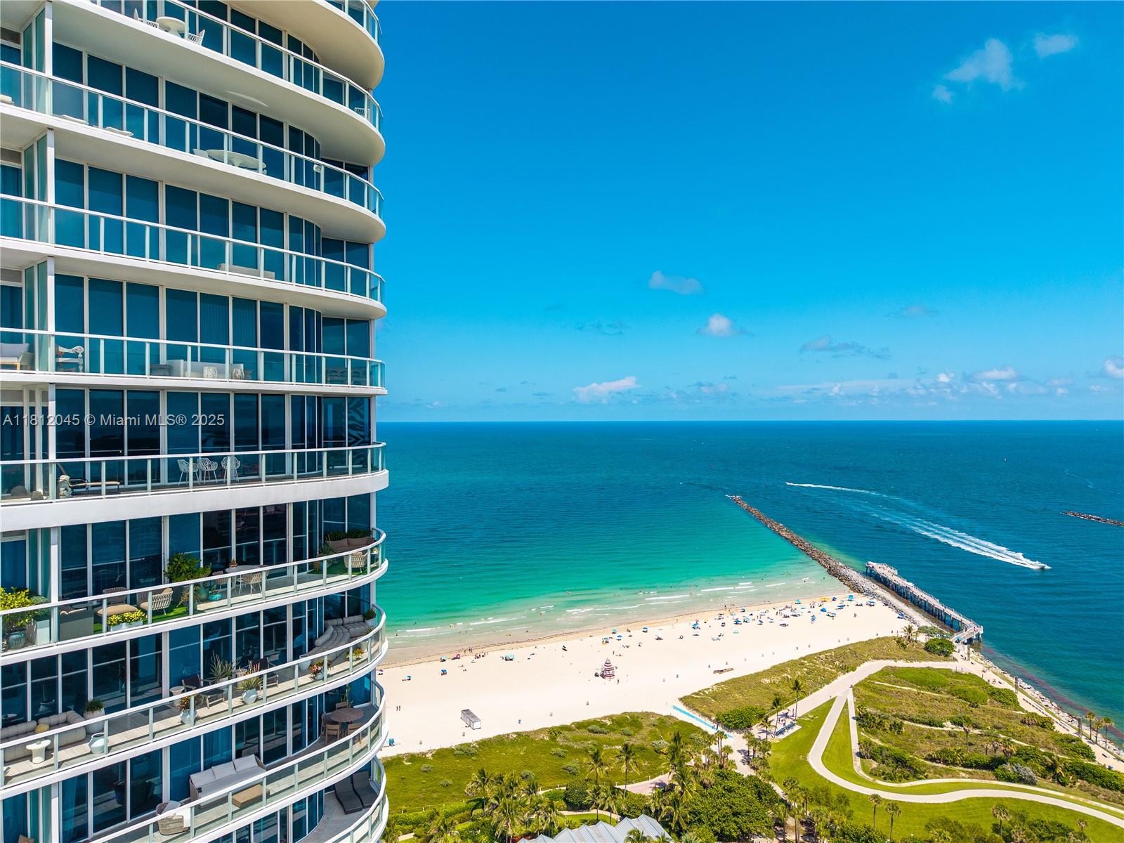 CONTINUUM ON SOUTH BEACH - Residential
