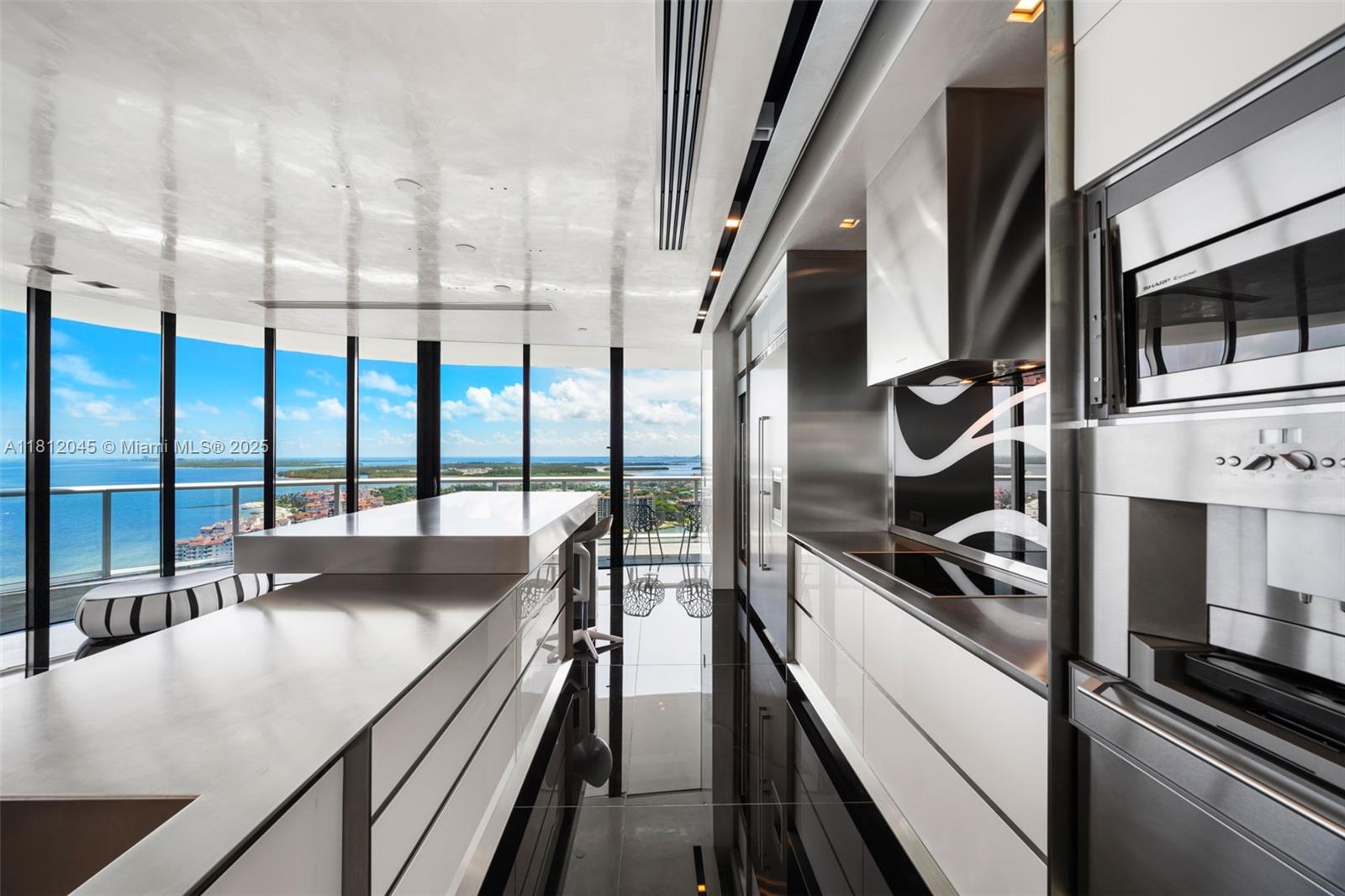CONTINUUM ON SOUTH BEACH - Residential
