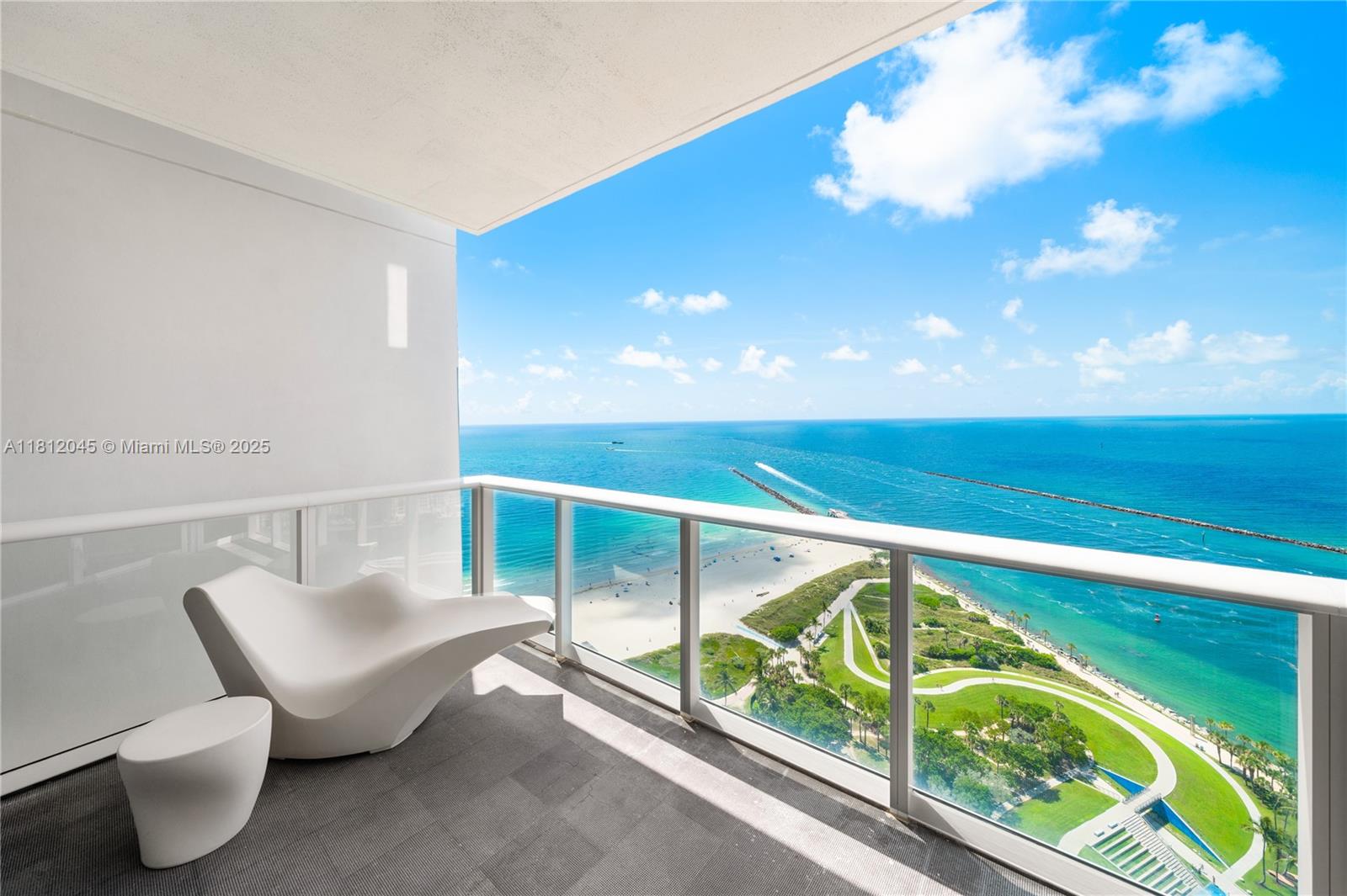 CONTINUUM ON SOUTH BEACH - Residential