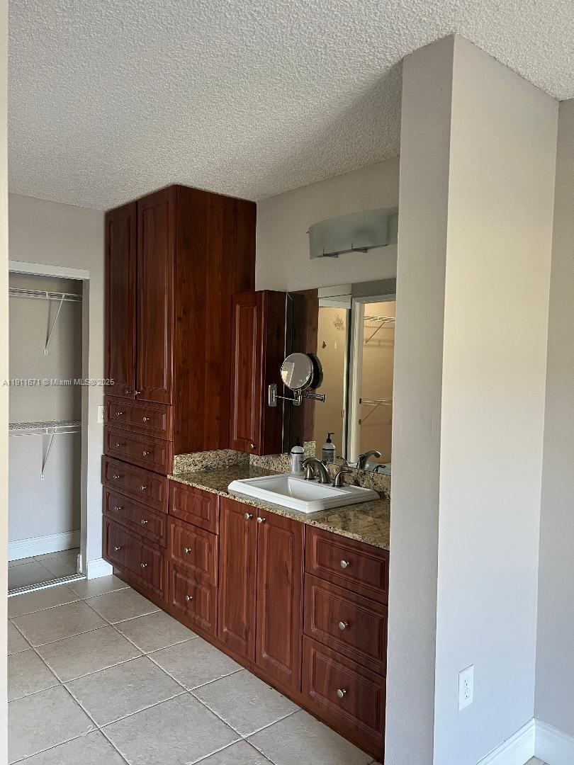 KENLAND WALK CONDO III - Residential Lease