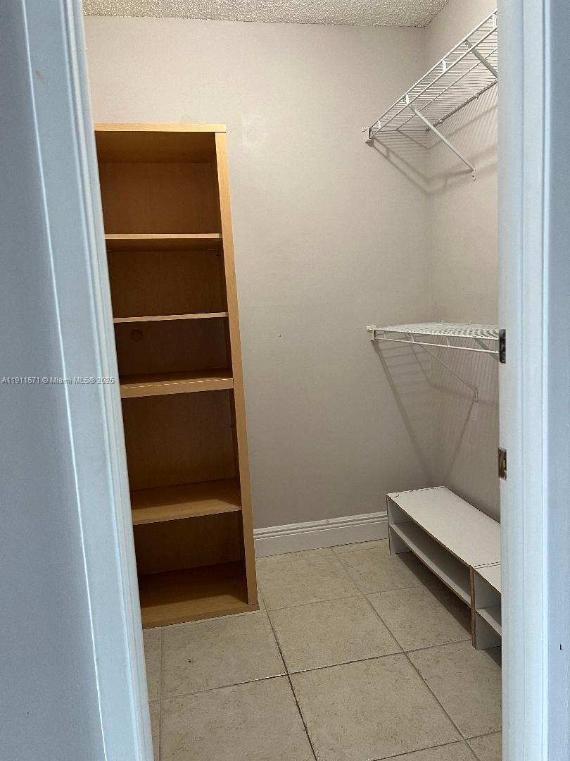 KENLAND WALK CONDO III - Residential Lease