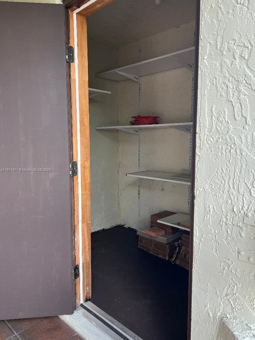 KENLAND WALK CONDO III - Residential Lease