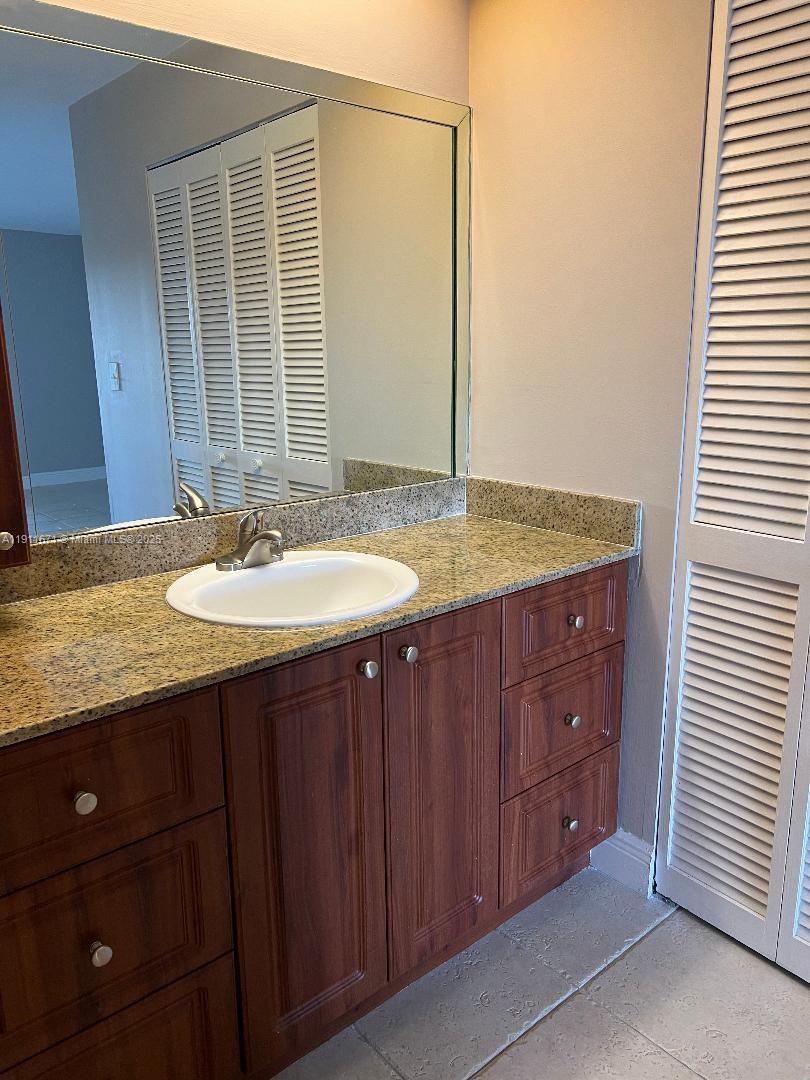 KENLAND WALK CONDO III - Residential Lease