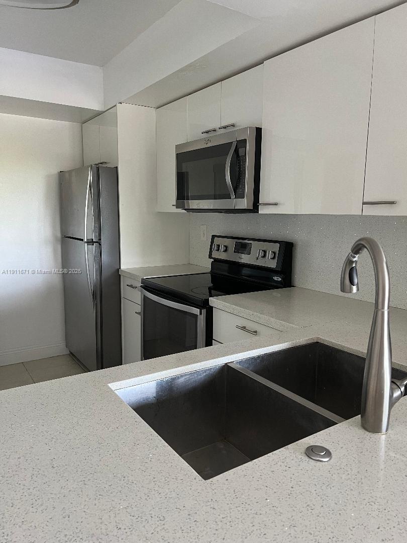 KENLAND WALK CONDO III - Residential Lease