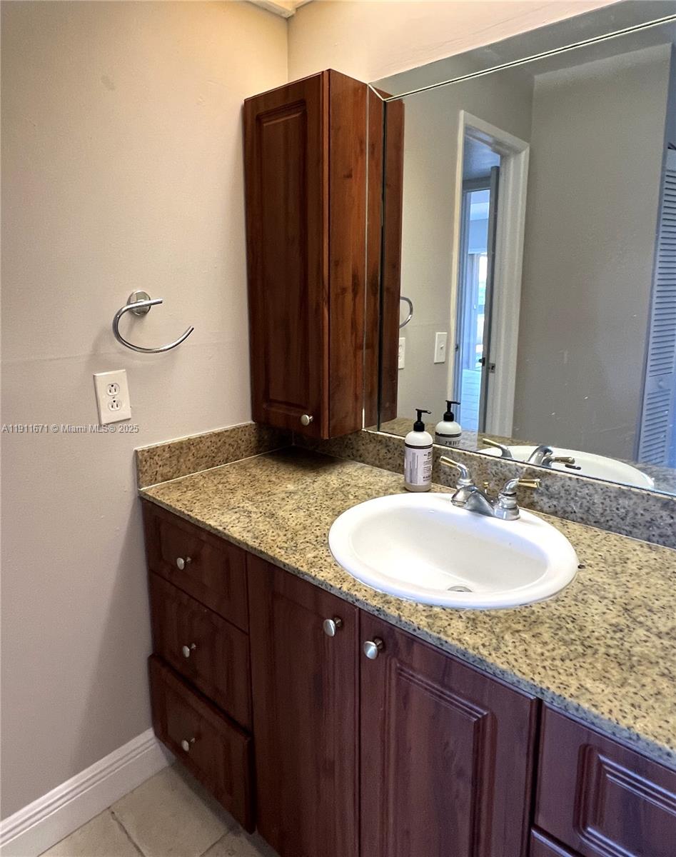 KENLAND WALK CONDO III - Residential Lease