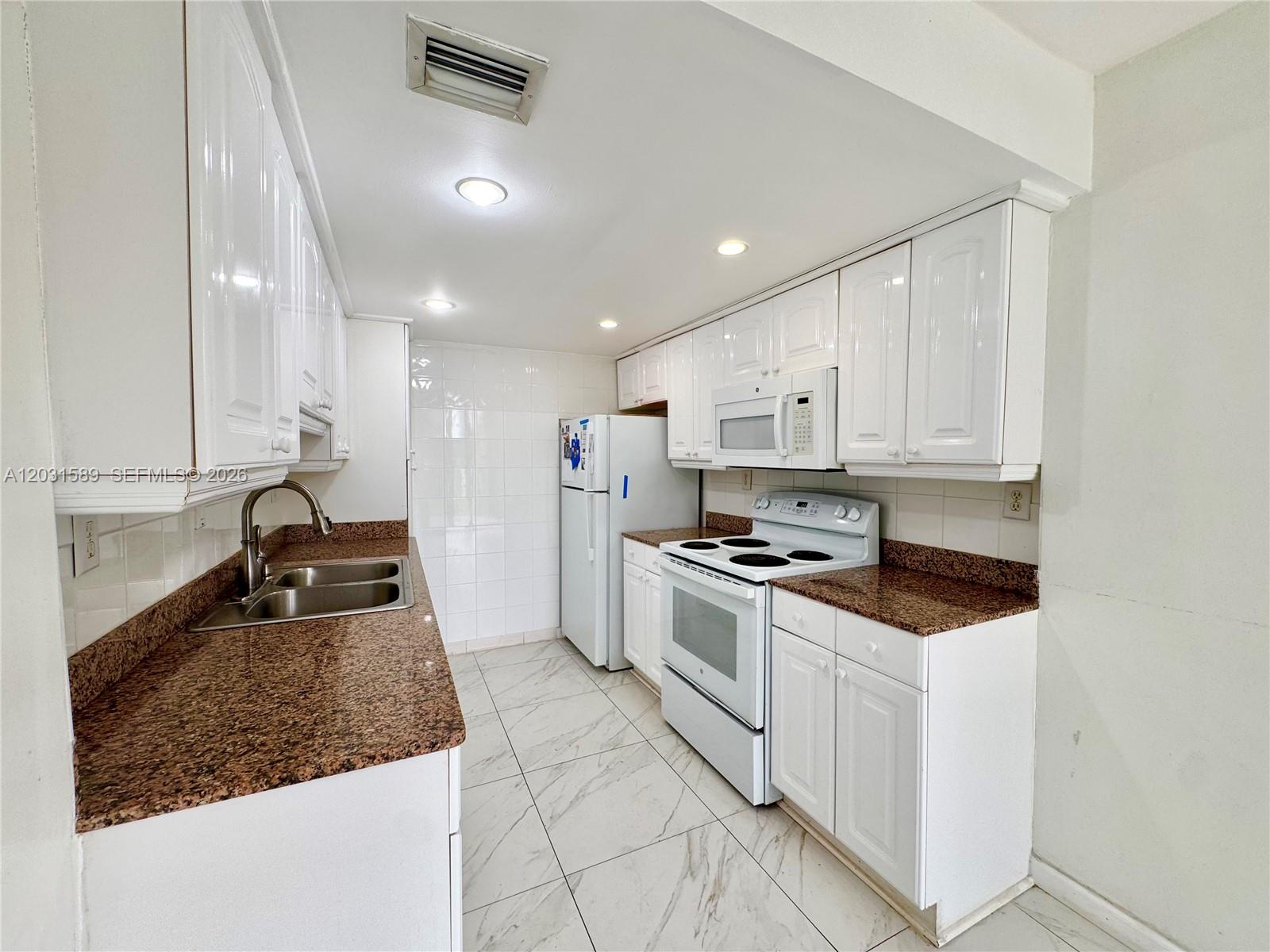 17600 N Bay Rd N302