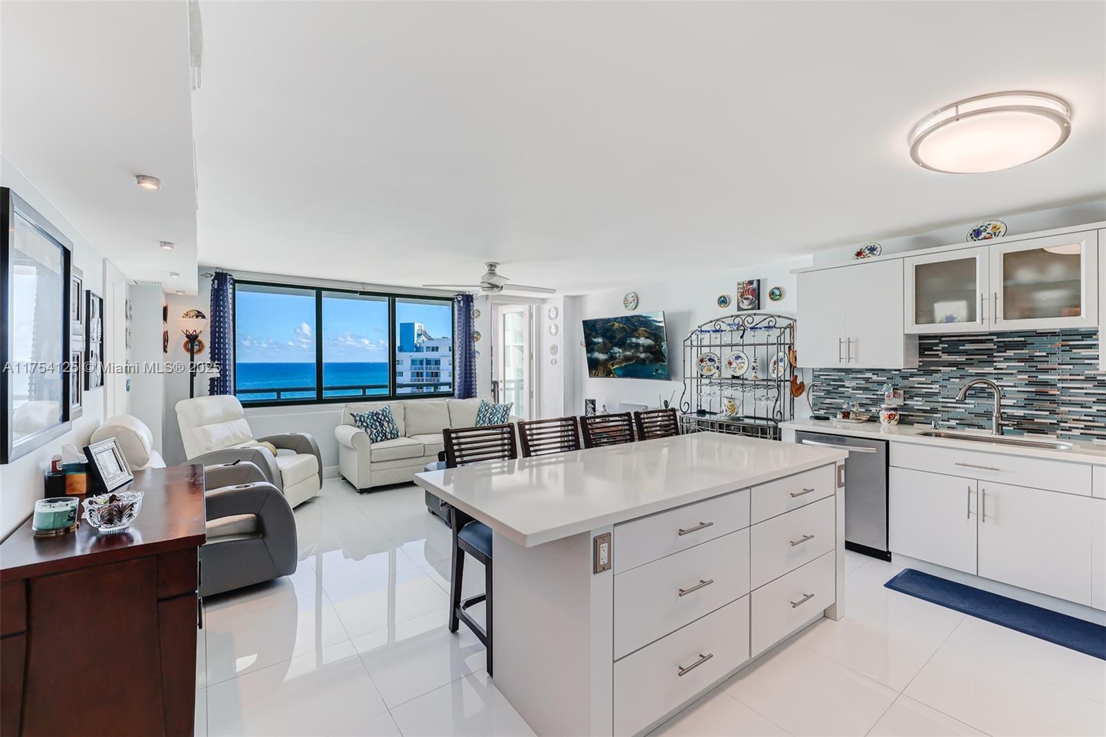 BURLEIGH HOUSE CONDO - Residential