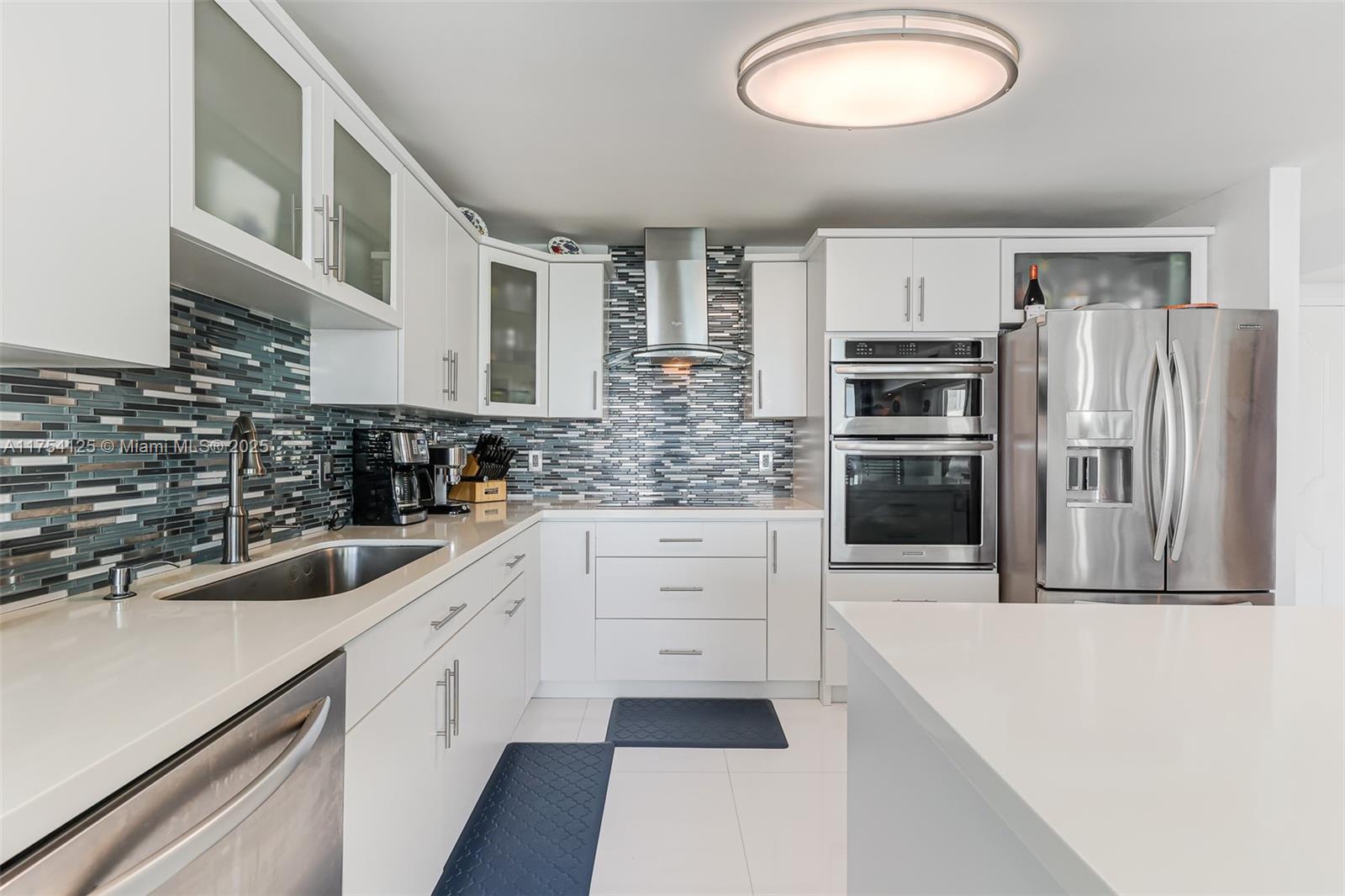 BURLEIGH HOUSE CONDO - Residential