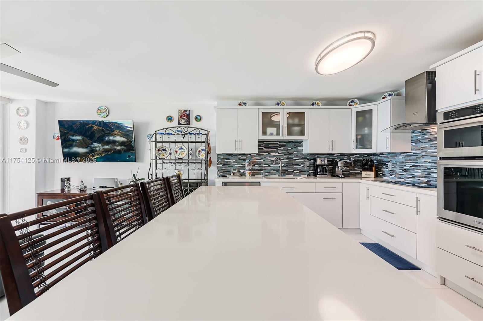 BURLEIGH HOUSE CONDO - Residential