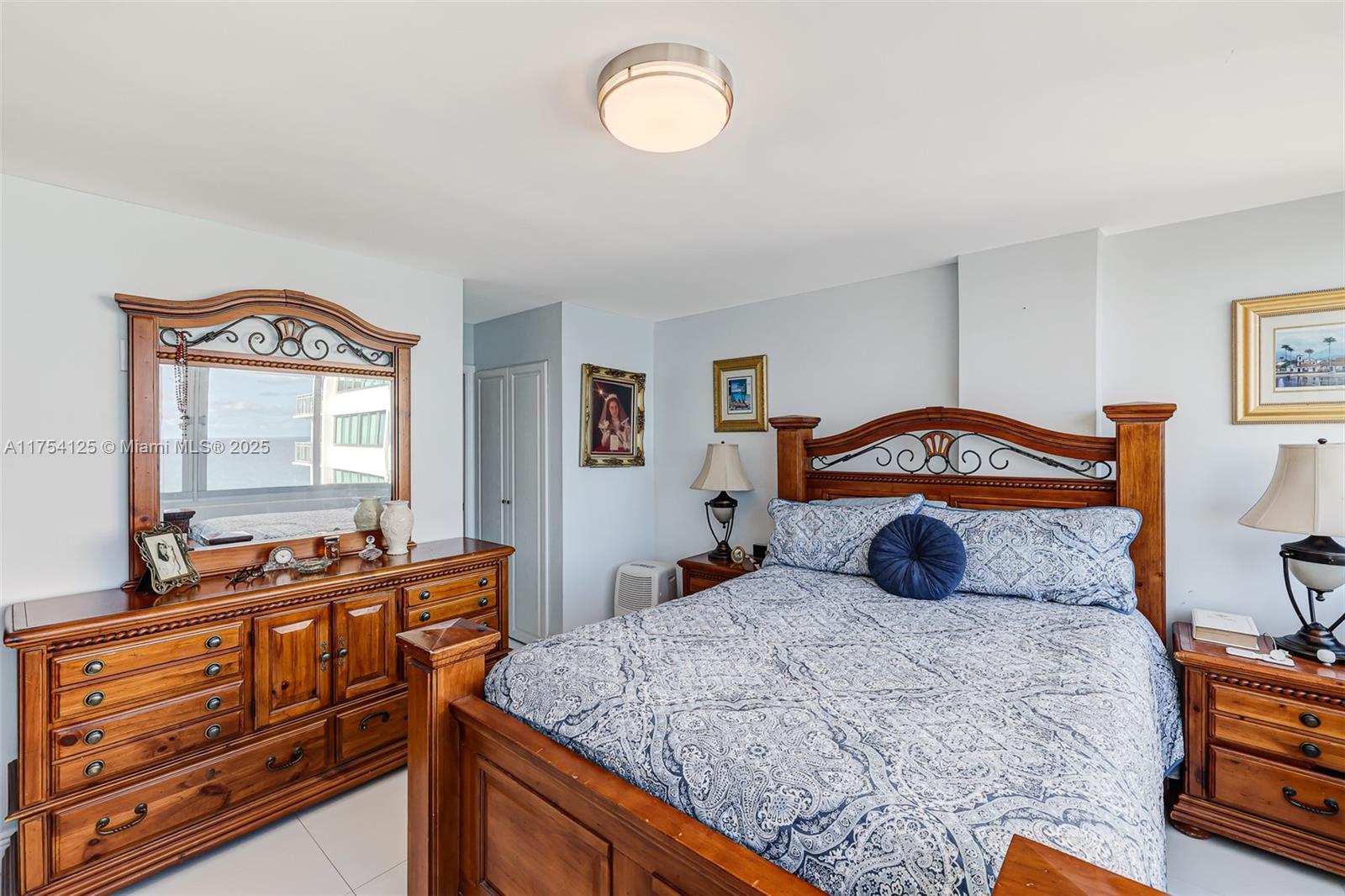 BURLEIGH HOUSE CONDO - Residential
