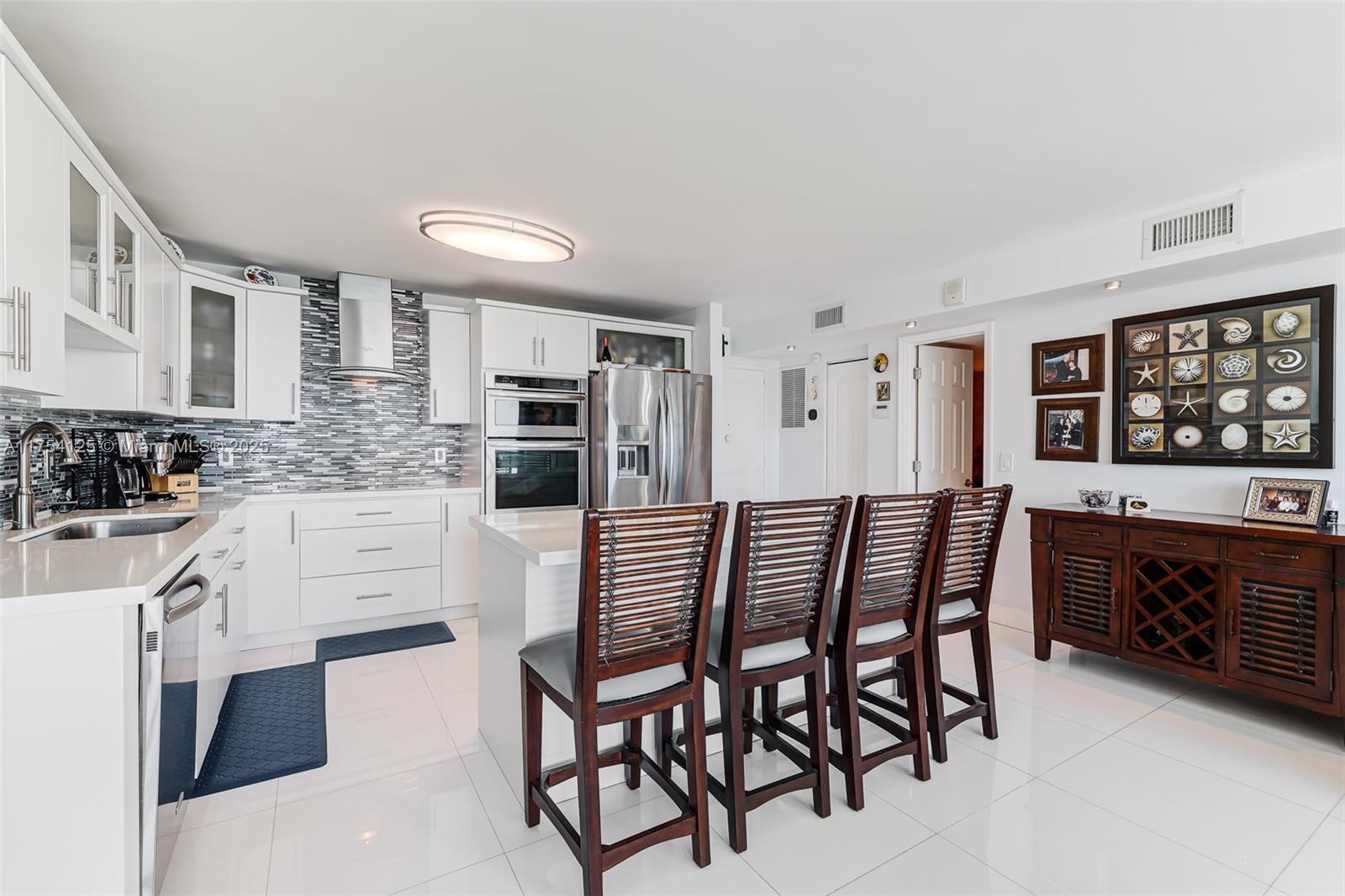 BURLEIGH HOUSE CONDO - Residential