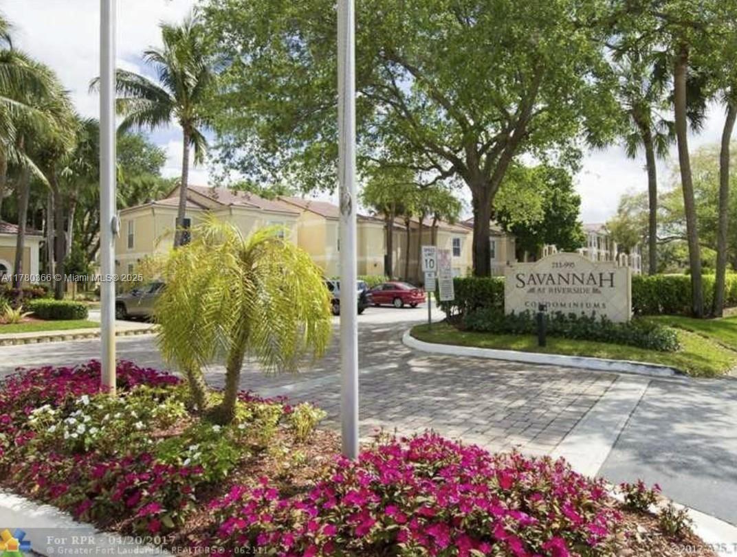 SAVANNAH AT RIVERSIDE CON - Residential