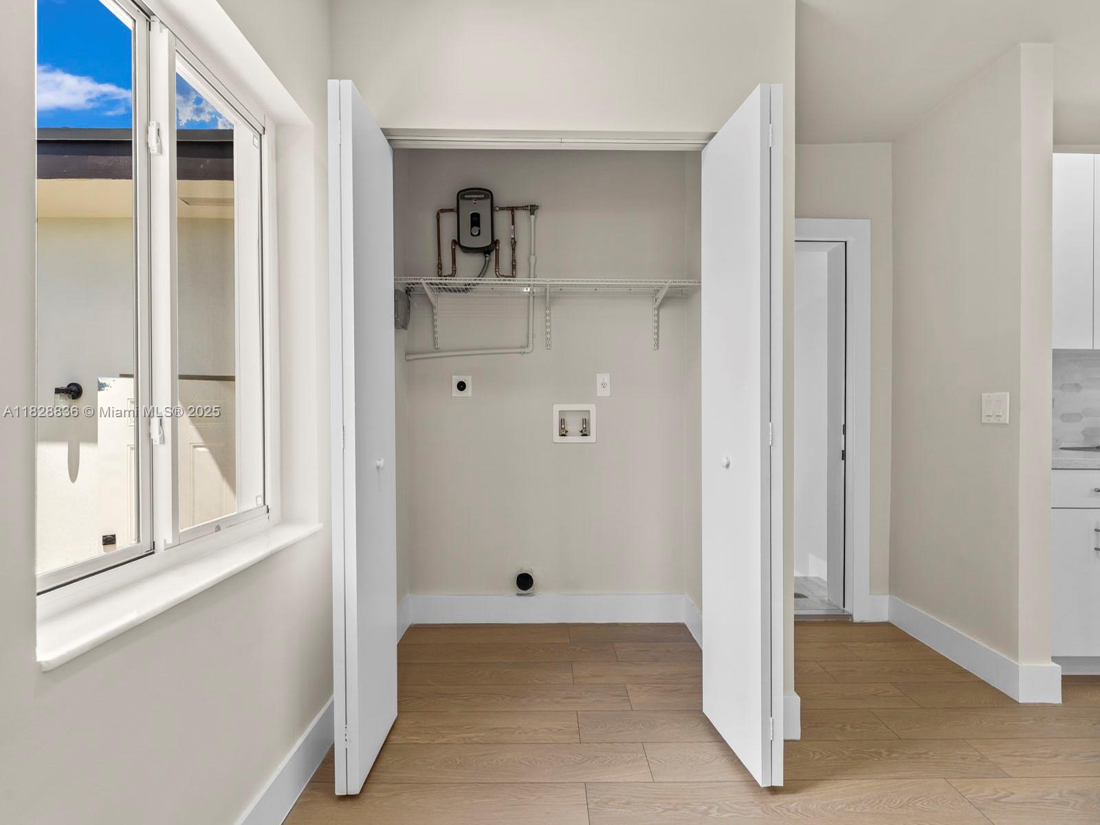 DEAL MANOR - Residential